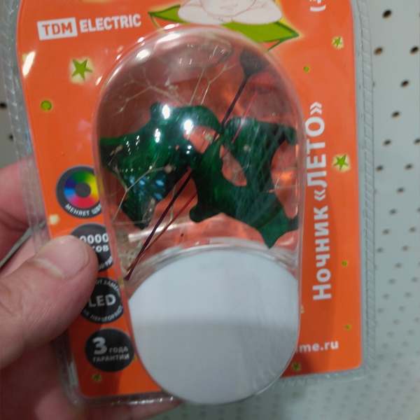 LED ночник в розетку, с датчиком освещения 