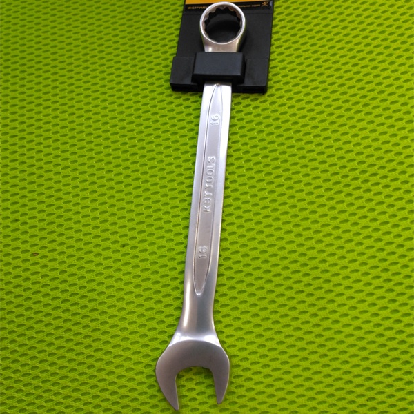 Ключ рожковый, накидной КВТ для монтажа резьбовых соединений, размером 16 мм
