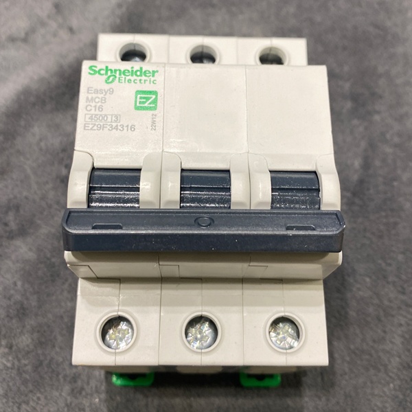 Трехполюсный автоматический выключатель EASY9 16А 4,5кА 3М Schneider Electric
