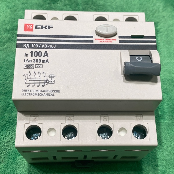 Четырехполюсный дифференциальный выключатель ВД-100 ЭКФ PROxima, номинальный ток 80 Ампер, ток утечки 300 мА, тип AC, с селективной защитой 