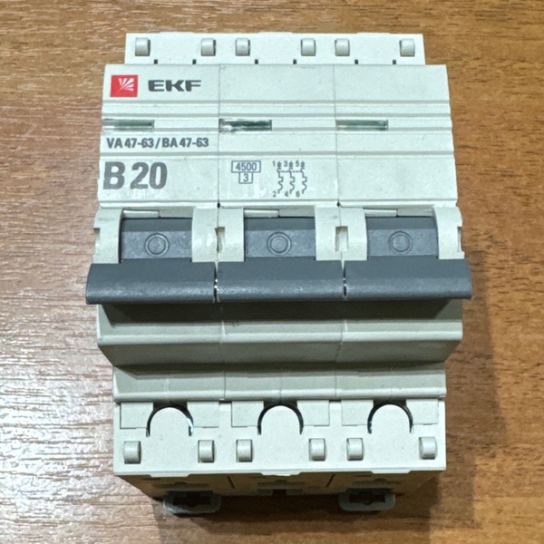 Трехполюсный автомат ЕКФ с характеристикой B