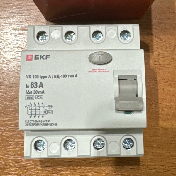 Четырехполюсный дифференциальный выключатель ВД-100 ЭКФ PROxima, номинальный ток 63 Ампера, ток утечки 30 мА, тип A (электромеханическое)