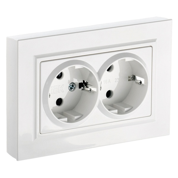 Розетка плоская ИЭК BRITE 2х2P+E двойная Schuko 16А белый в сборе (РСПл12-3-БрБ)