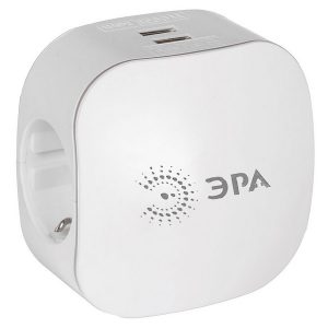 Тройник ЭРА SP-3e-USB-W 3 гнезда 220V + 2xUSB 2100mA c заземлением со шторками (белый)