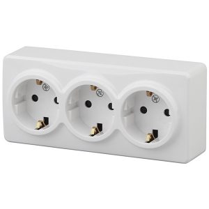Накладная розетка ЭРА Эксперт 3х2P+E Schuko со шторками 16A-250В IP20 белый 11-2209-01