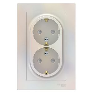 Розетка двойная с заземлением со шторками SE AtlasDesign 16А в сборе, жемчуг