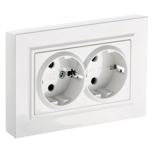 Розетка ИЭК BRITE 2х2P+E двойная Schuko 16А белый в сборе (РС12-3-БрБ)