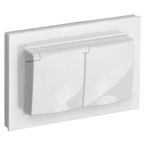 Розетка ИЭК BRITE 2х2P+E Schuko шторки с крышкой двойная 16А IP44 белый в сборе (РСбш12-3-44-БрБ)