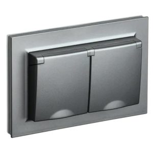 Розетка ИЭК BRITE 2х2P+E Schuko шторки с крышкой двойная 16А IP44 сталь в сборе (РСбш12-3-44-БрС)