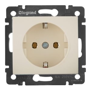 Розетка Legrand Valena с заземлением со шторками слоновая кость (774321 в индивидуальной упаковке) (бежевый)