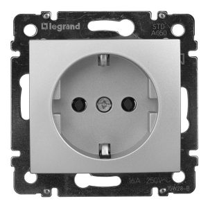 Розетка Legrand Valena с заземлением алюминий (770120 в индивидуальной упаковке)