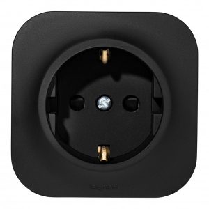 Накладная розетка Legrand Quteo с заземлением со шторками черный матовый