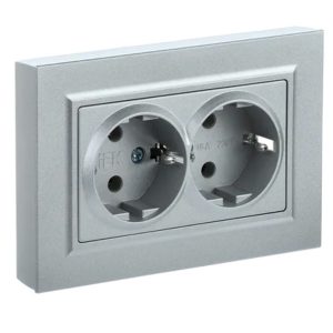 Розетка плоская ИЭК BRITE 2х2P+E Schuko со шторками двойная 16А сталь в сборе (РСшПл12-3-БрС)