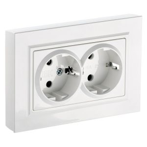 Розетка плоская ИЭК BRITE 2х2P+E двойная Schuko 16А белый в сборе (РСПл12-3-БрБ)