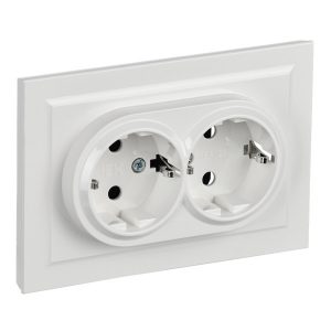 Розетка ИЭК BRITE 2х2P+E Schuko со шторками двойная 16А безвинтовое крепление белый (РСш22-3-БрБ)