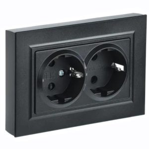 Розетка плоская ИЭК BRITE 2х2P+E двойная Schuko 16А черный в сборе (РСПл12-3-БрЧ)