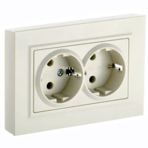 Розетка плоская ИЭК BRITE 2х2P+E Schuko со шторками двойная 16А бежевый (РСшПл12-3-БрКр)