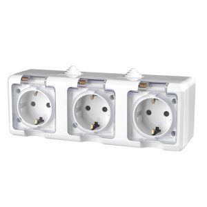 Розетка тройная открытой установки Tokov Electric Dita 3х2П+3 16А с прозрачной крышкой IP54 белый