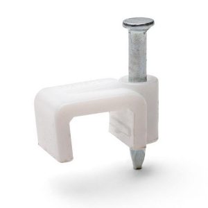 Скоба пластиковая Fortisflex СПП 4 (50шт) плоская с гвоздем до 4 мм белая