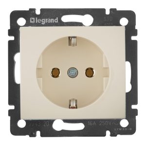 Розетка Legrand Valena с заземлением слоновая кость (бежевый)
