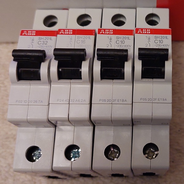 Автоматические выключатели фирмы АББ серии SH201L System pro M на 10 Ампер, 1Р с характеристикой C.