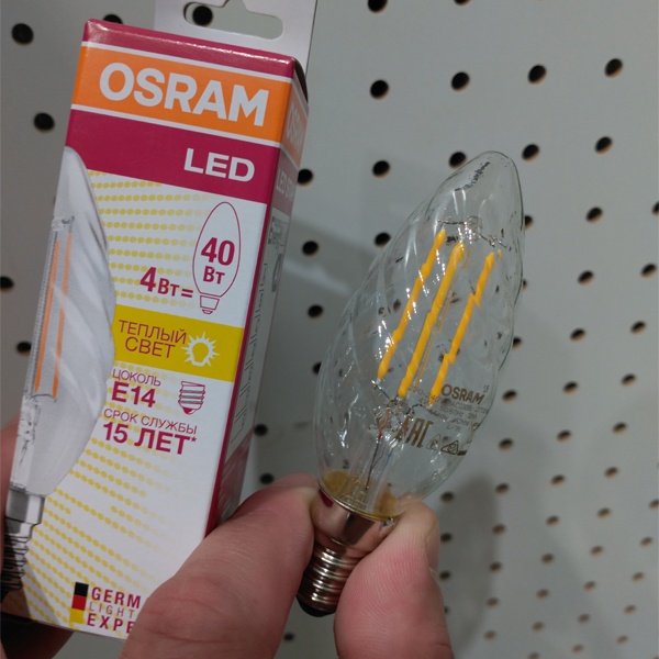 Филаментная светодиодная лампа свеча Осрам  LED Retrofit CLAS BW 40 мощностью 4 Ватта, теплый свет, с цоколем E14
