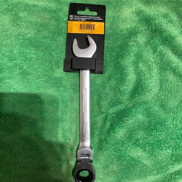 Ключ рожковый, накидной КВТ трещоточный с шарниром, размером 17 мм