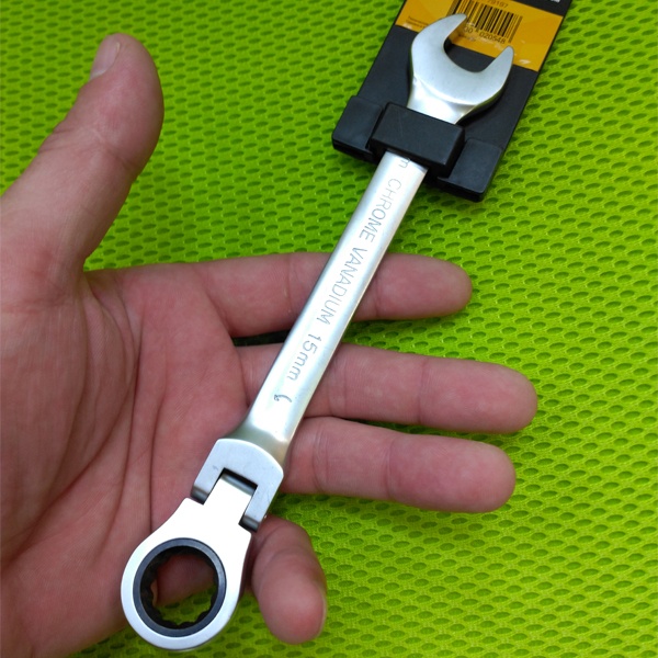 Ключ рожковый, накидной КВТ трещоточный с шарниром, размером 15 мм