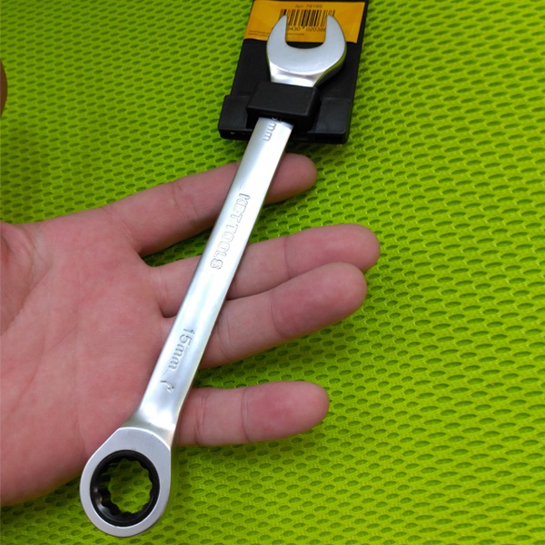 Ключ рожковый, накидной трещоточный КВТ, размером 15 мм