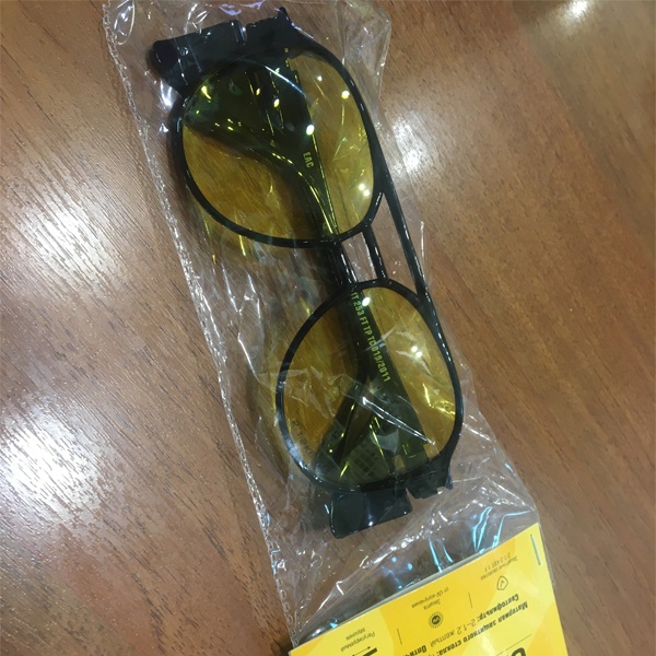 Монтажные очки для защиты глаз КВТ ОМ-8 с желтым светофильтром