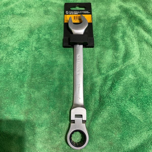 Ключ рожковый, накидной КВТ трещоточный с шарниром, размером 19 мм