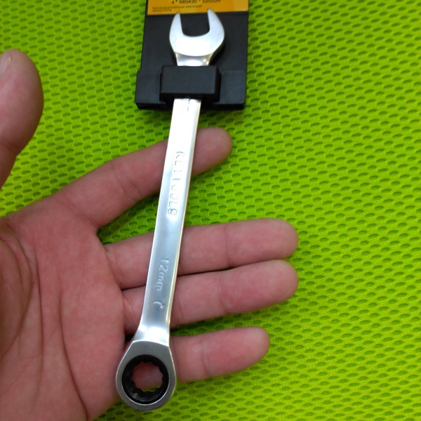 Ключ рожковый, накидной трещоточный КВТ, размером 12 мм