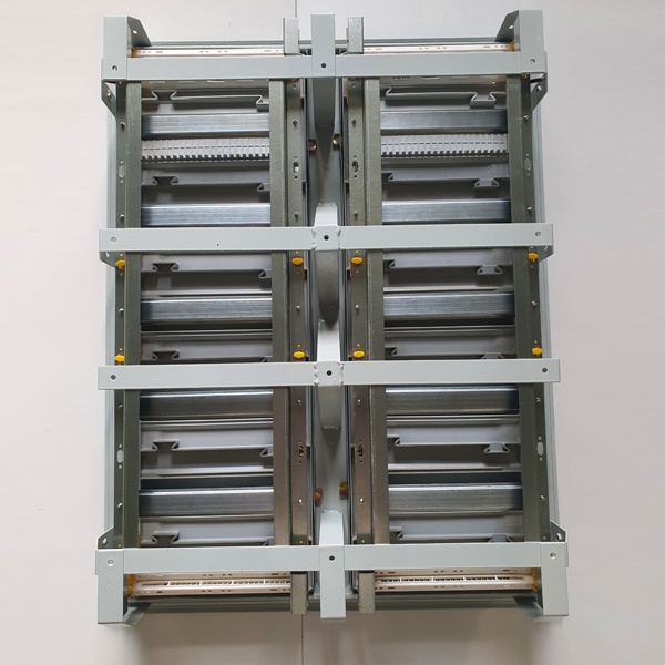 Настенный электрощиток ИЭК двухсекционный на 120 модулей со сплошными дверцами, скрытого монтажа