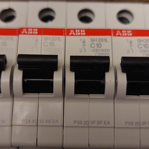 Автоматические выключатели фирмы АББ серии SH201L System pro M на 16 Ампер, 1Р с характеристикой C.