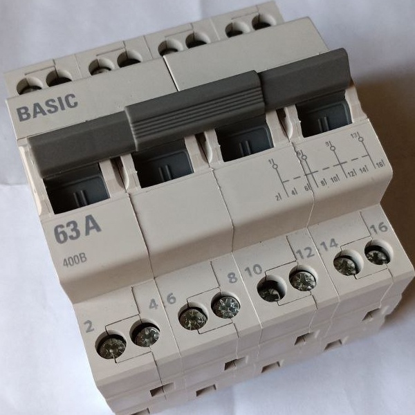 Четырехполюсный трехпозиционный переключатель ЭКФ Basic, номинальный ток 63 Ампера