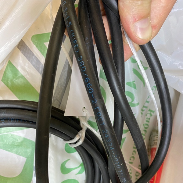 Электрический мягкий кабель КГтпХЛ с 3-мя медными жилами 1,5 мм2 мп (многопроволочная) в холодостойкой резиновой изоляции