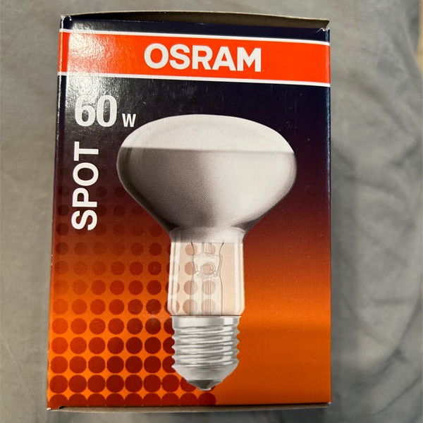Зеркальная лампа накаливания R80 (4052899182332) с концентрированным светом фирмы OSRAM серии CONCENTRA SPOT мощностью 60 Ватт с цоколем Е27.