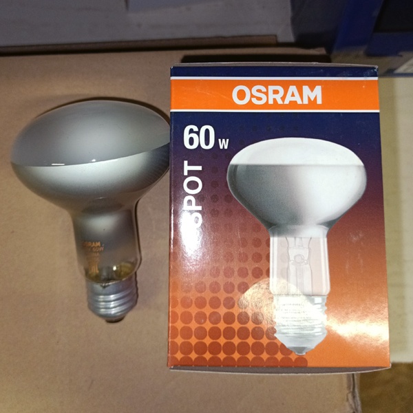 Обычная вольфрамовая лампа рефлекторная мощностью 60 Вт на 220 Вольт с цоколем E27 акцентного освещения