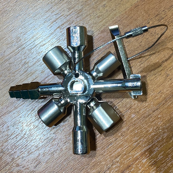 Ключ для электрошкафов с 10 профилями и битой «крест/шлиц»