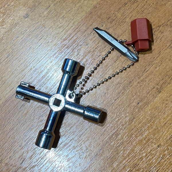Ключ для электрошкафов с 5 профилями и битой «крест/шлиц»