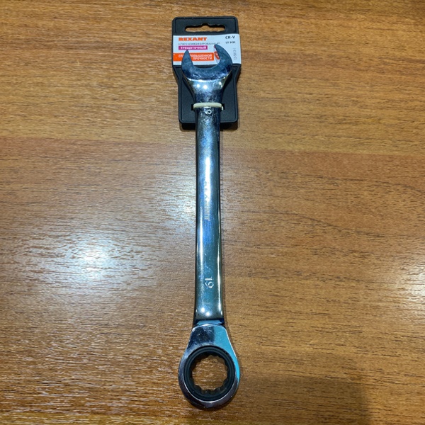Ключ комбинированный, накидной, трещоточный, хромированный, размером 19 мм