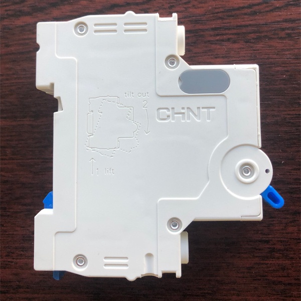 Однополюсный модульный электрический автомат ЧИНТ с уставкой типа С, номинальная нагрузка 10 Ампер, отключающая способность 6000 А