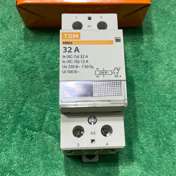 Двухполюсный модульный контактор КМ63 ТДМ, номинальный ток 32 ампера, 1 нормально-открытый контакт; 1 нормально-закрытый контакт
