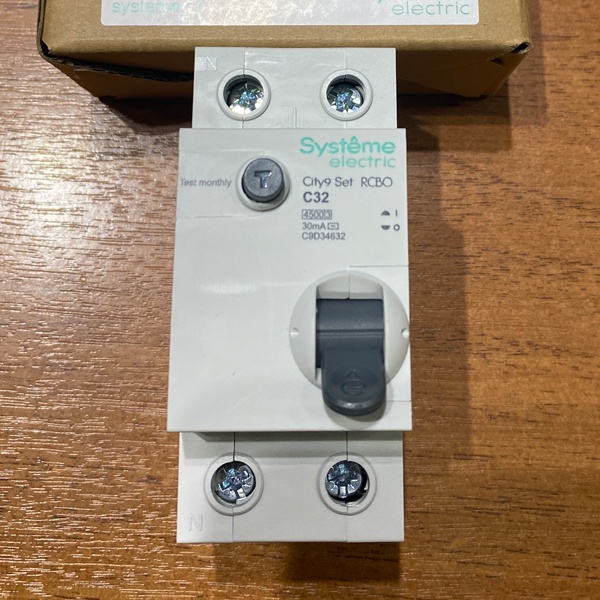 Двухполюсный, автоматический выключатель дифференциального тока City9 Set, номинальным током 32 Ампера, с током утечки 30 мА, двухмодульный, тип тока утечки AC