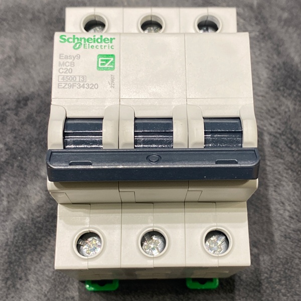 Трехполюсный автоматический выключатель EASY9 20А 4,5кА 3М Schneider Electric
