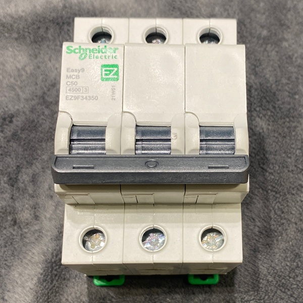 Трехполюсный автоматический выключатель EASY9 50А 4,5кА 3М Schneider Electric
