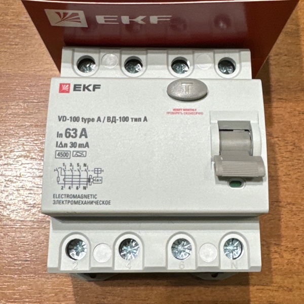 Четырехполюсный дифференциальный выключатель ВД-100 ЭКФ PROxima, номинальный ток 63 Ампера, ток утечки 30 мА, тип A (электромеханическое)