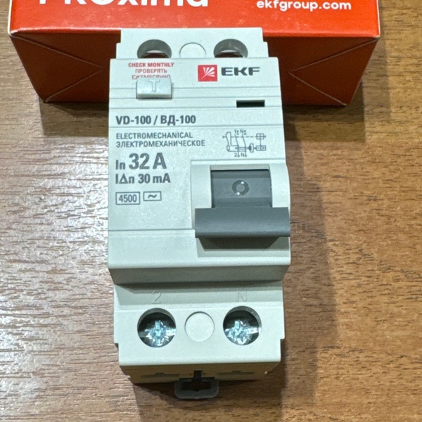 Двухполюсный дифференциальный выключатель ВД-100 ЭКФ PROxima, номинальный ток 32 Ампера, ток утечки 30 мА, тип AC