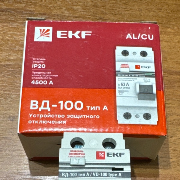 Двухполюсный дифференциальный выключатель ВД-100 ЭКФ PROxima, номинальный ток 63 Ампера, ток утечки 100 мА, тип A (электромеханическое)