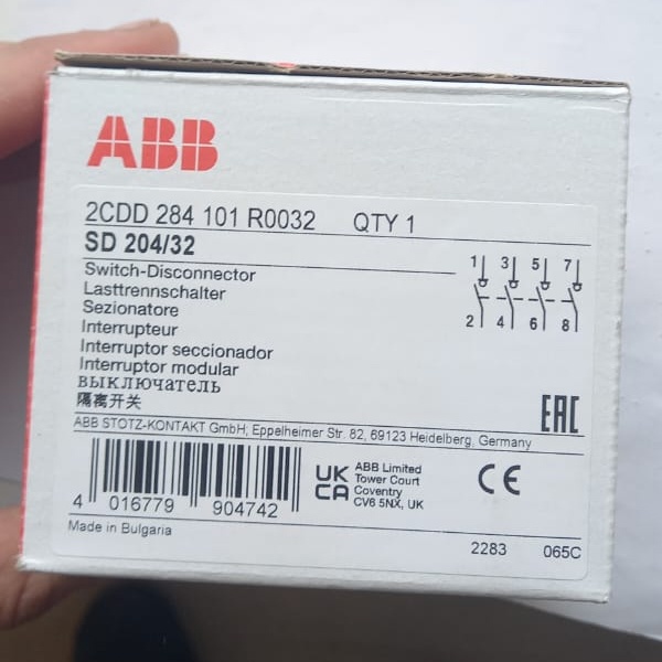Четырехполюсный выключатель нагрузки с красным рычагом фирмы ABB SD201 на 32 Ампер,4 модуля.